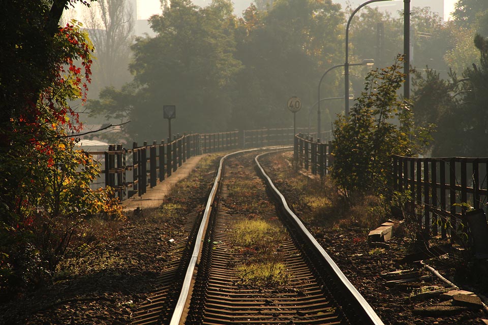 Železniční trať 941 z nákladiště Praha-Žižkov těsně před stanicí Praha-Malešice.
