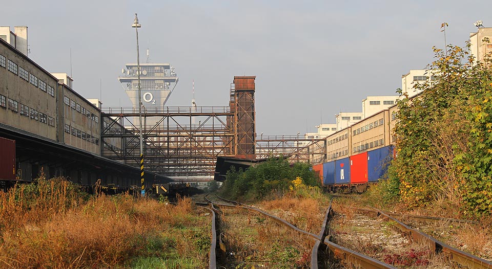 Vizuálně nejkrásnější je prostřední skupina mezi trojicí nákladových ramp ve tvaru dvojitého U.