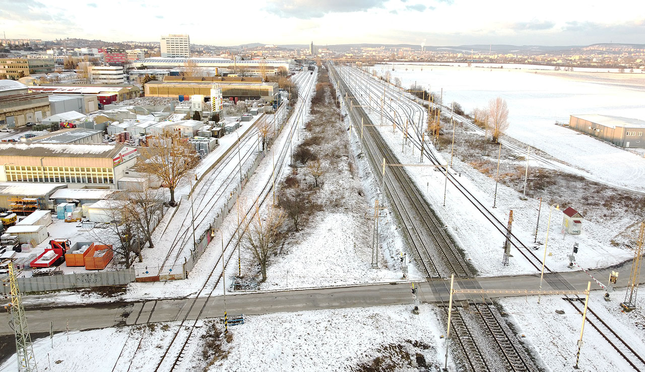 Pohled na zasněžené místo, kde stávala zastávka Přízřenice po sto letech v únoru 2021.
