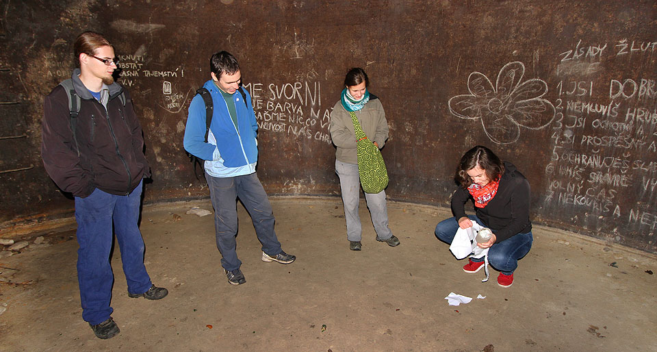 Vontové jsou ti tam, přesto čas od času vodojem ožije při vzpomínce na zašlou slávu zdejšího podzemního hnutí. Pak se ve svatyni znovu rozsvítí lampióny i svíčky.