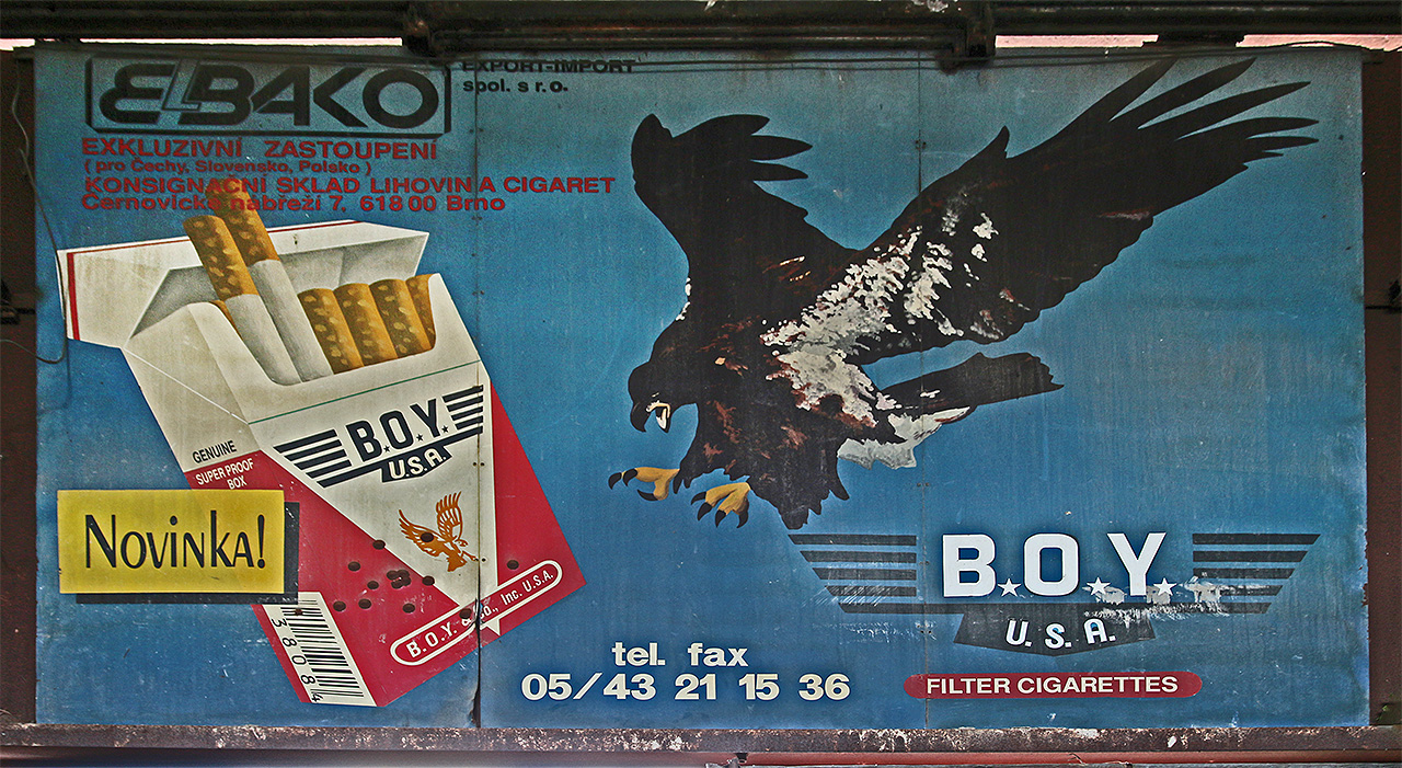 V 90. létech 20. století se v budově zabydlel sklad lihovin a cigaret slovutných značek, jak jinak, než z U. S. A. V 90. létech 20. století se v budově zabydlel sklad lihovin a cigaret slovutných značek, jak jinak, než z U. S. A.