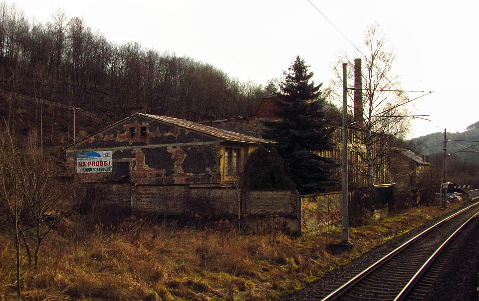 Přádelna byla několik let na prodej. Demolice ji shodou okolností čekala přibližně ve stejnou dobu jako její větší sestru Vitku.