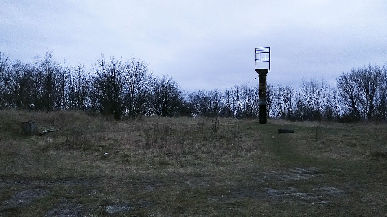 Zlí jazykové tvrdí o pozorovatelně na kopci Devínska Kobyla, že je vyrobená z trupu protiletadlové rakety. Nám spíš připadá, že by mohla být vyrobena z tubusu odpalovacího zařízení systému S300.