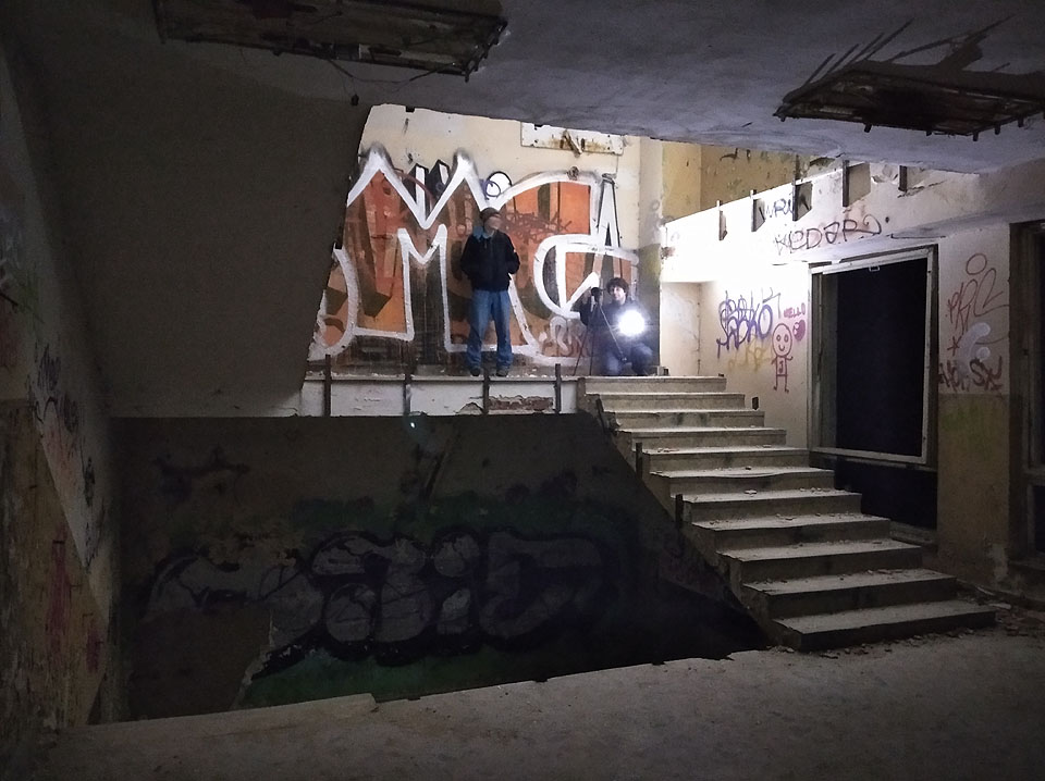 Skromná průzkumná výprava brněnských pátračů v mrazivém březnovém podvečeru roku 2020 aneb předposlední zahraniční výlet před příchodem koronaviru.