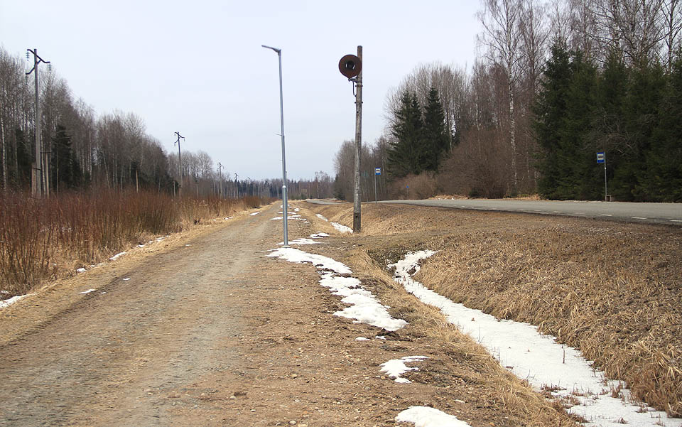 Také původní úzkorozchodná a později naopak širokorozchodná vlečka ke stanici v Tootsi vzala za své. Semafor dnes stojí u terénní cyklostezky.
