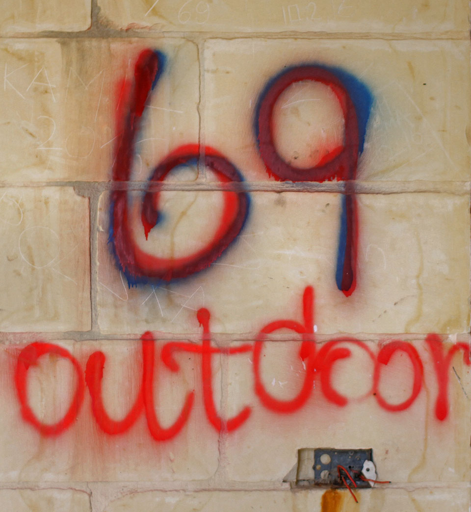 Snad připomínka divokých praktik vášnivé Kalypsó, která si v jesykni nad hotelem držela Odyssea jako otroka?