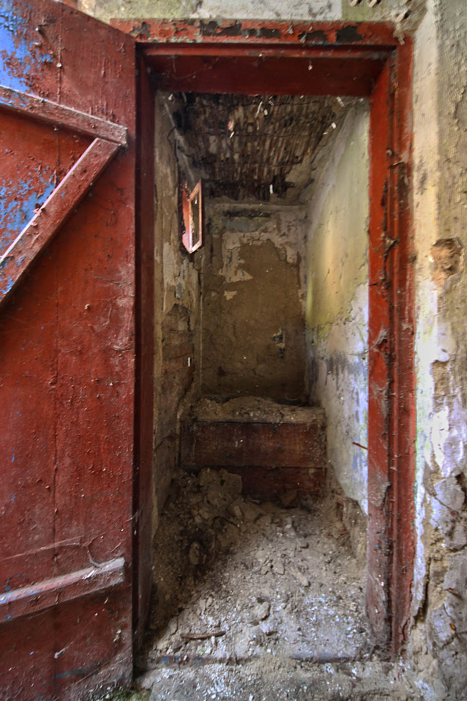 Samopohřbívací záchod.