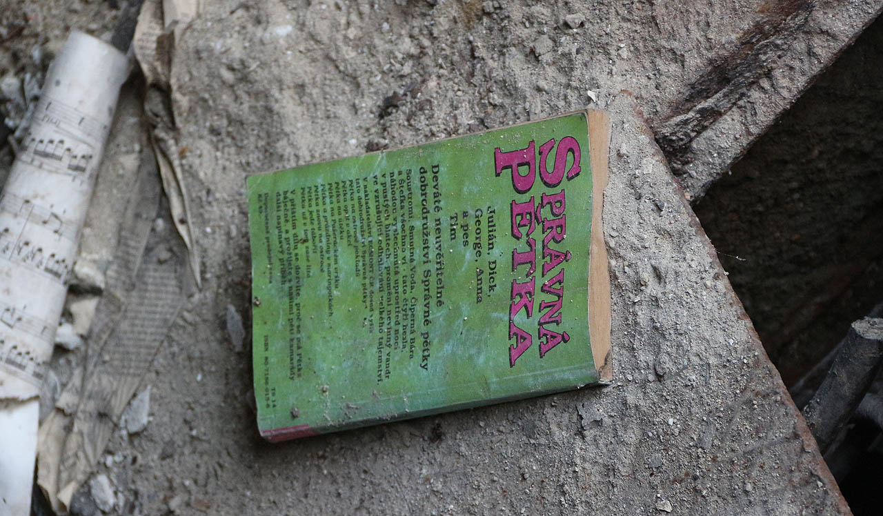 Na své si tu přijdou milovníci dobrodružné dětské literatury ve stínu Rychlých šípů i znalci hudby.