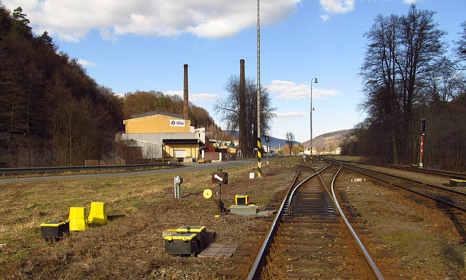 Přímá délka nejdelší koleje je ze stanice až po nejsevernější bod vlečky pouhých 440 m.