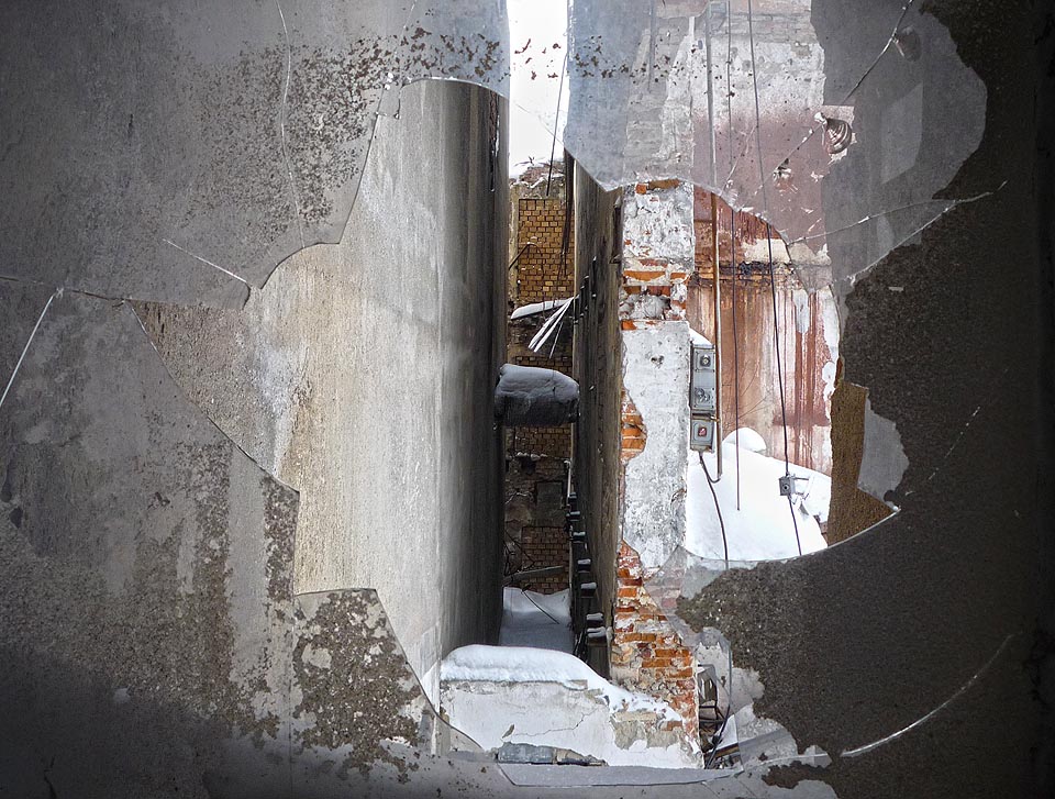 Temné průhledy do temných zákoutí nedaleko konce světa.