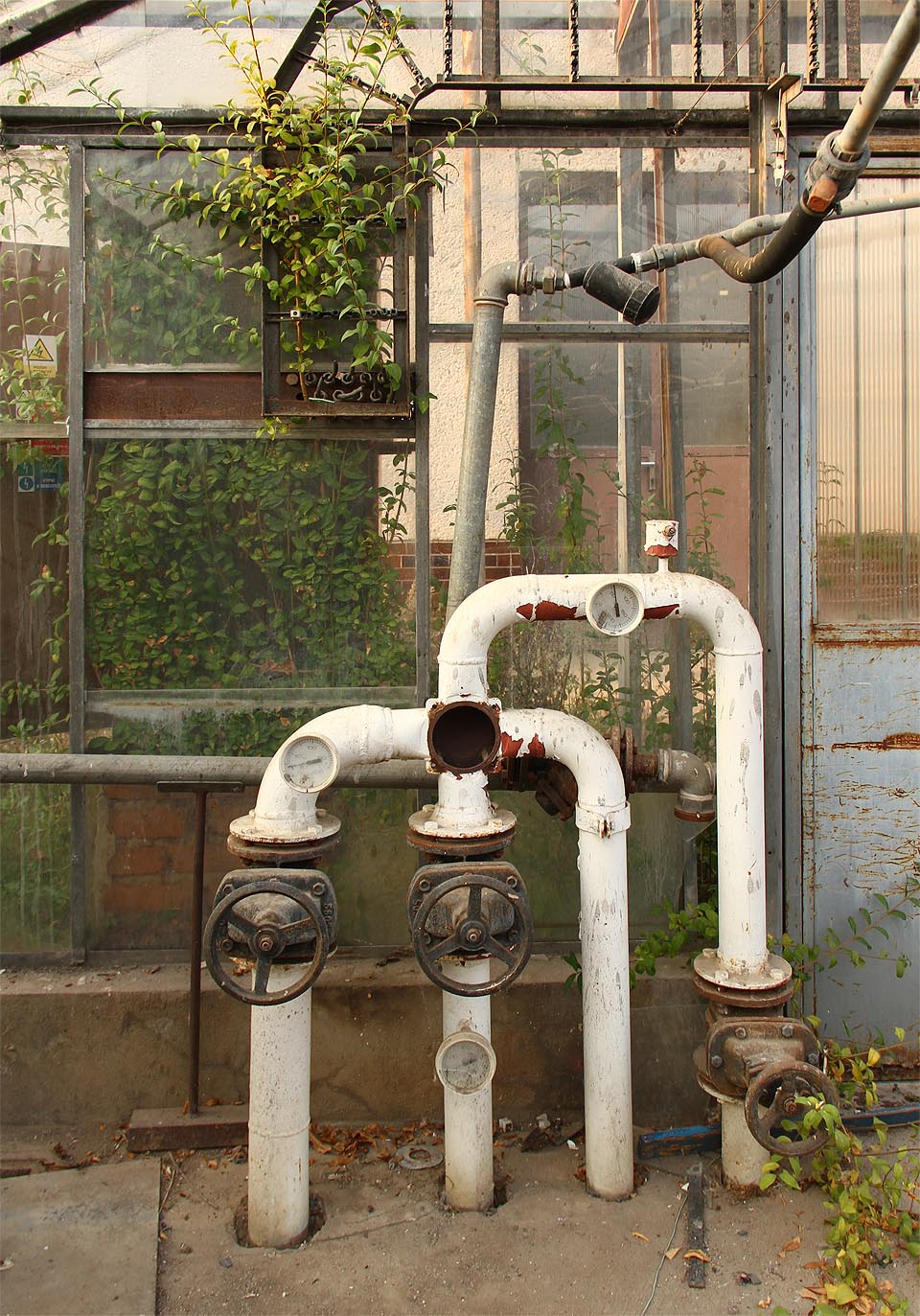 Konstrukce vytápění připomíná zákoutí ze hry Machinarium.