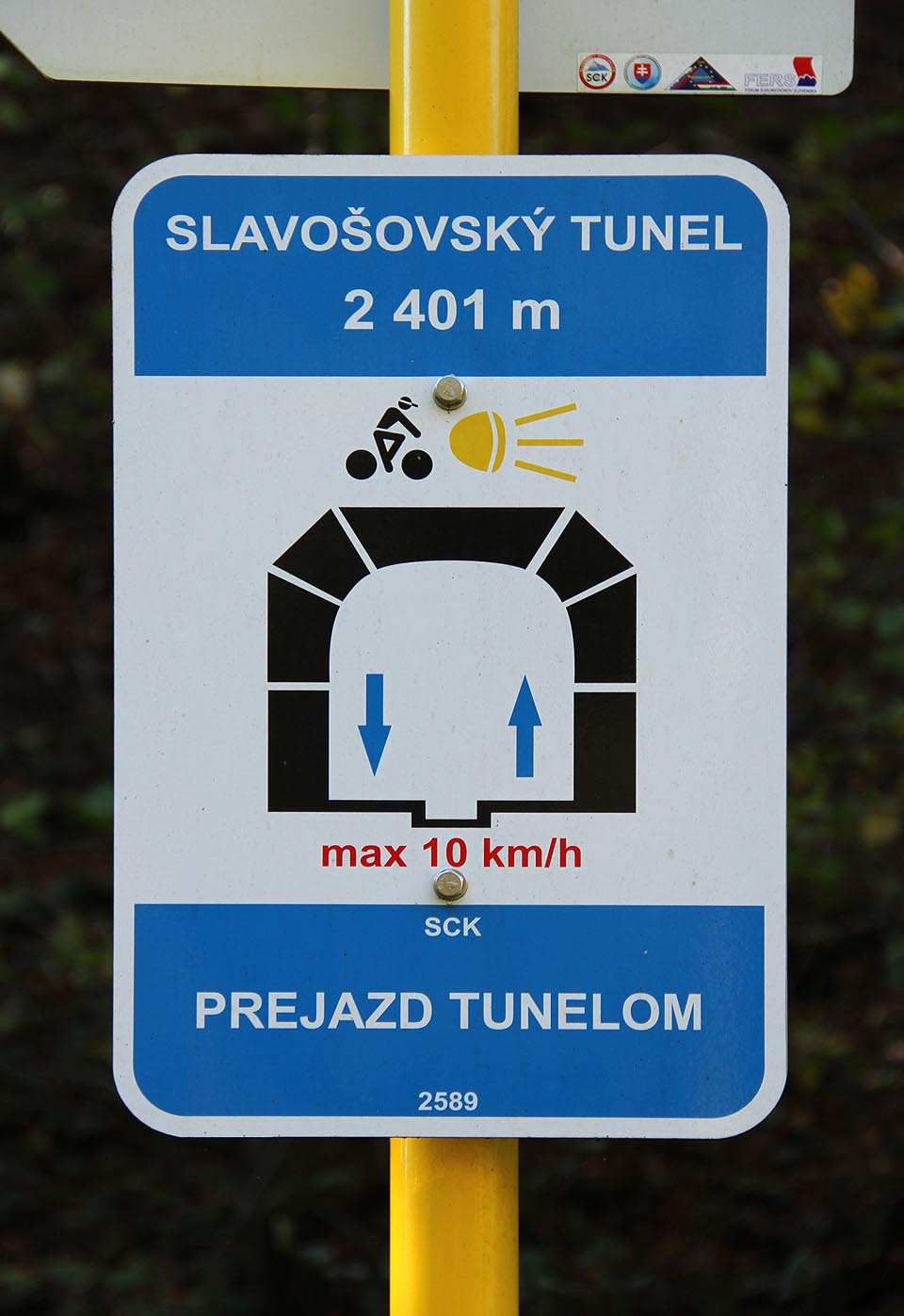 Cyklostezky na Slovensku neznačí žádní zbabělci, průjezd tunelem s kynetou ve dně je adrenalinová zábava.