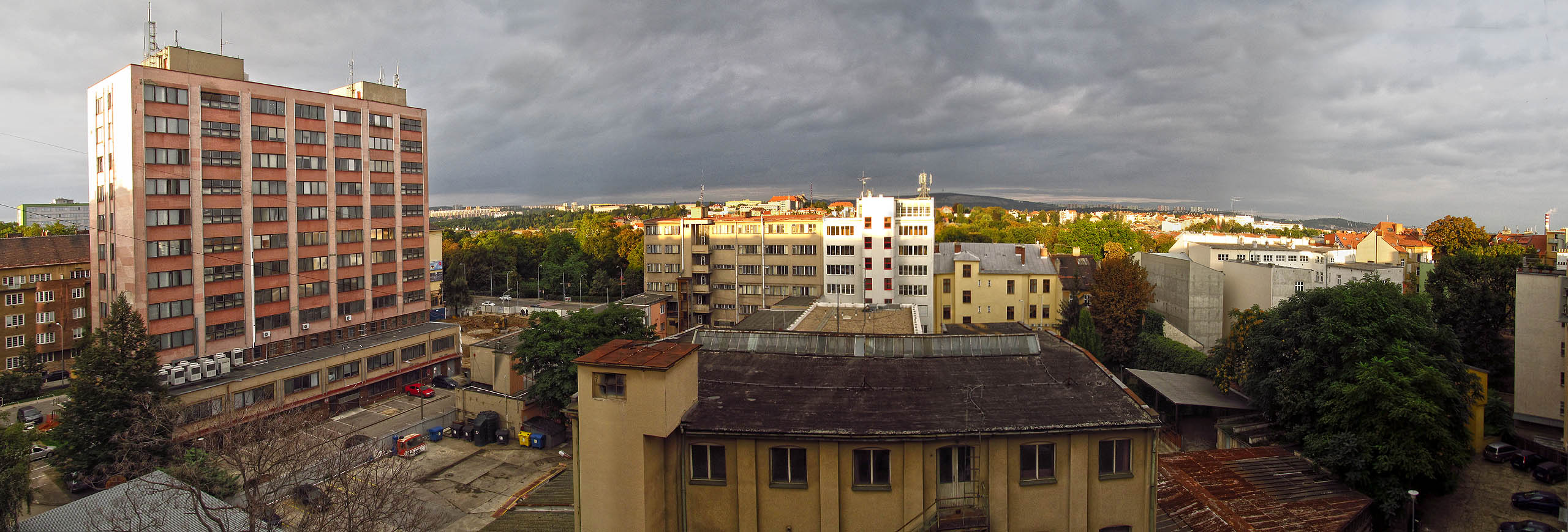 Panorama prostoru okolo bývalé Snahy v roce 2013.