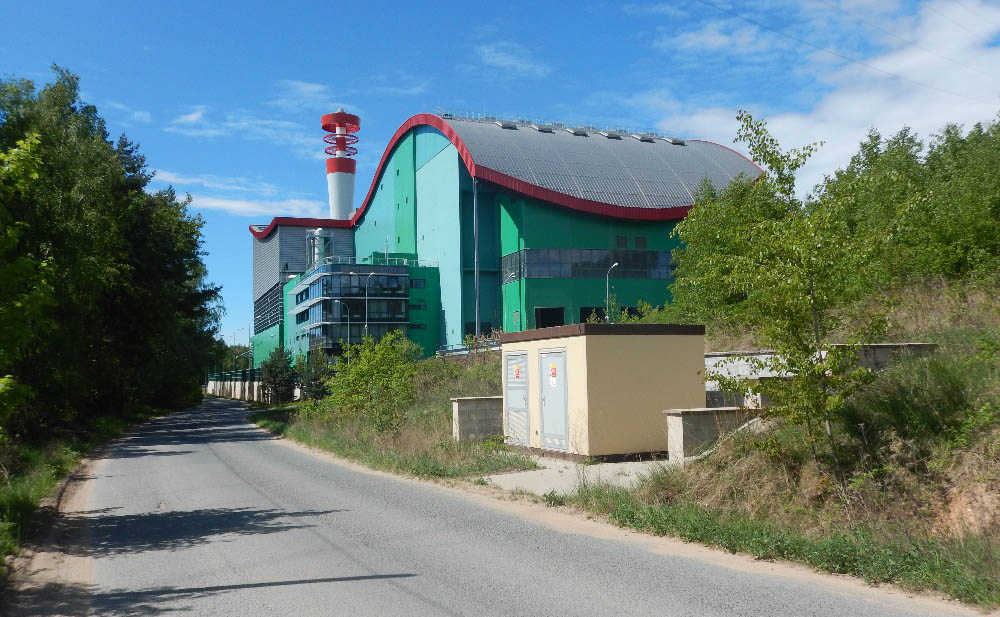 Spalovna se nachází severozápadně od Chotíkova u silnice č. 20, na místě bývalé skládky odpadů ve vytěžené štěrkovně.