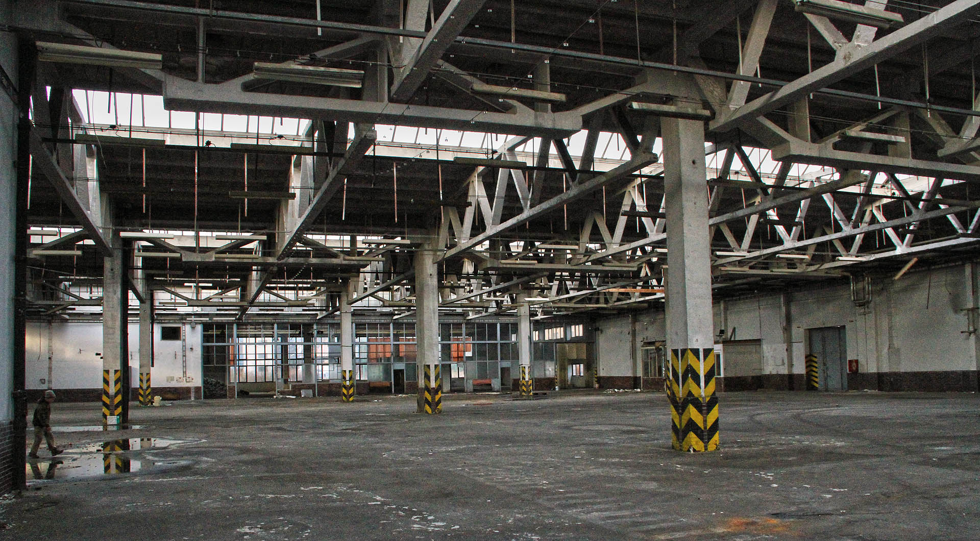 Z této haly vyjížděly v průměru tři lahve kvalitní minerálky pro každého obyvatele Česka ročně.