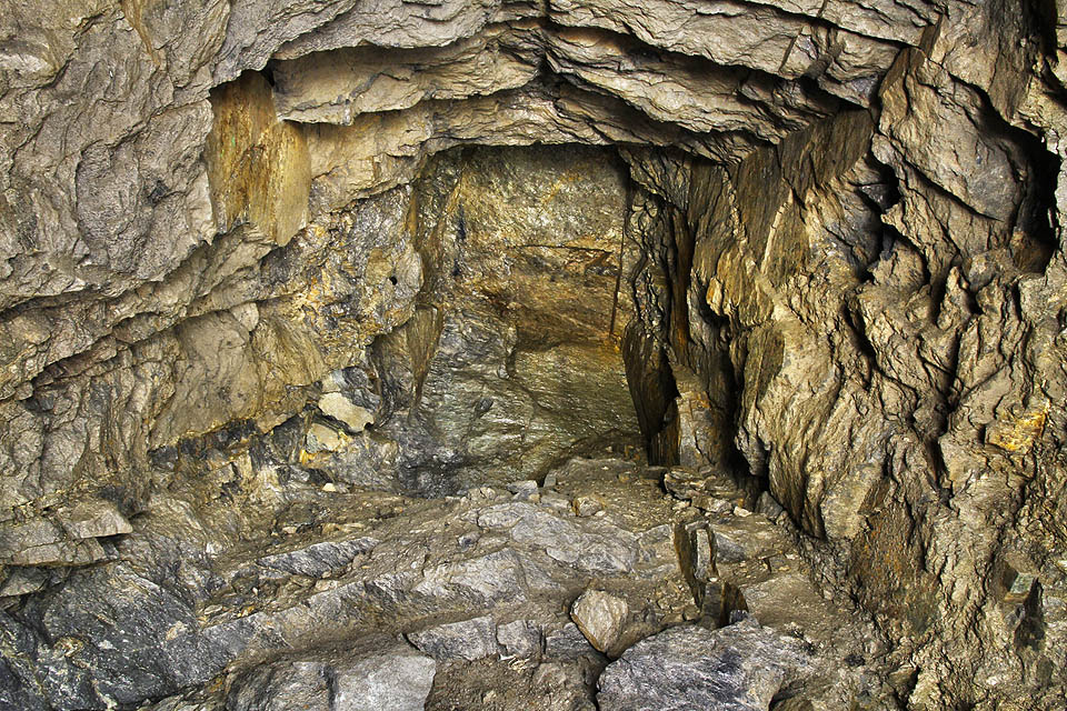 Čelba štoly nad Studeným Zejfem se skrývá nedaleko od vchodu, po pouhých zhruba 25 m.