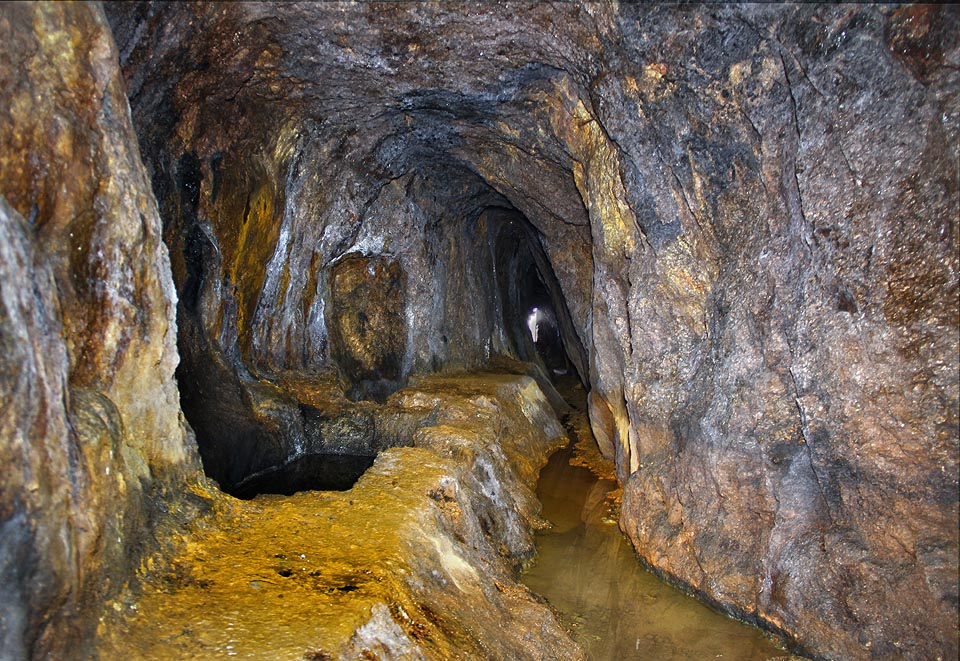 V nejzajímavějším úseku jsou dvě vodní jímky.