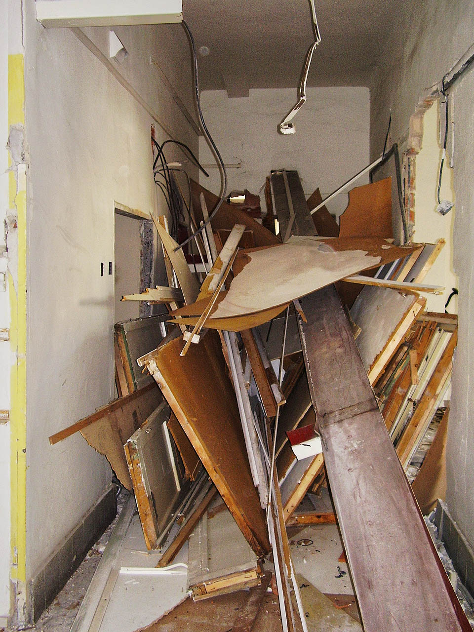 Taková hromada musela dát někomu docela dost práce, přestože vlastně nemá vůbec smysl.