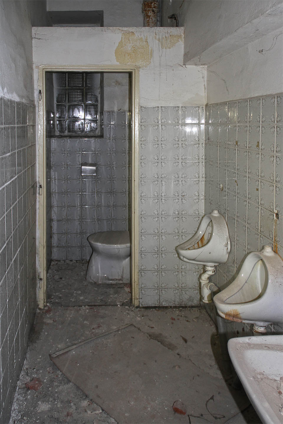 Toalety jsou stále připraveny posloužit zvědavým průzkumníkům. Splachovat už nemusíte.