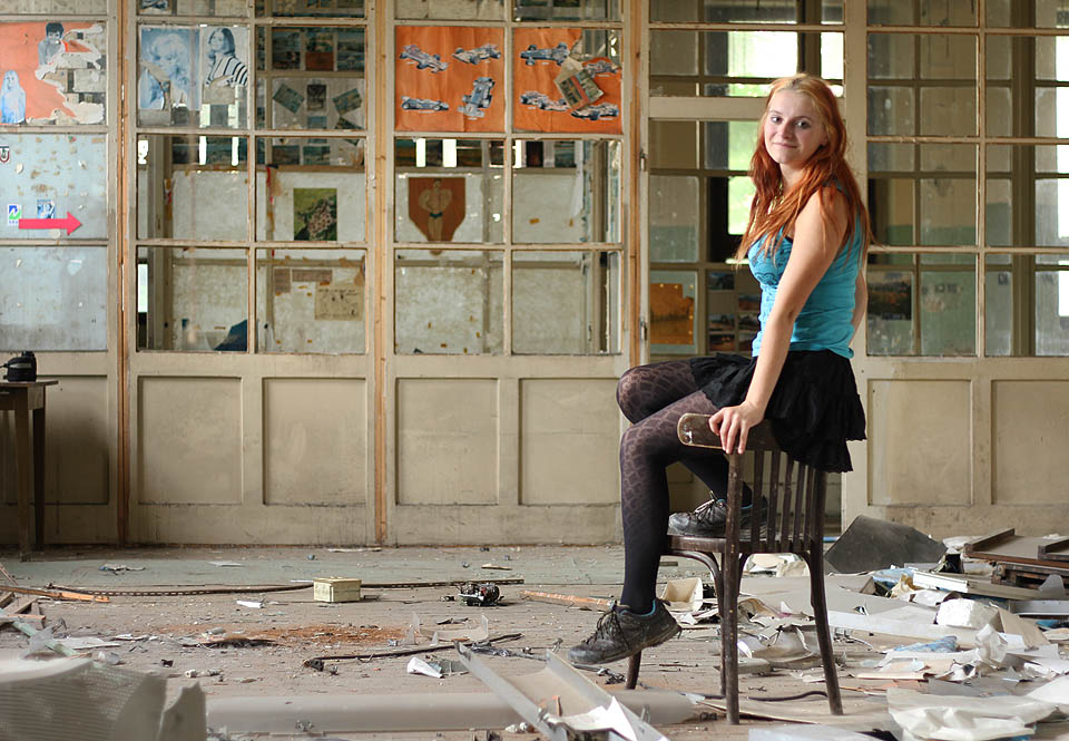 Pokračujeme tedy do další části budovy.