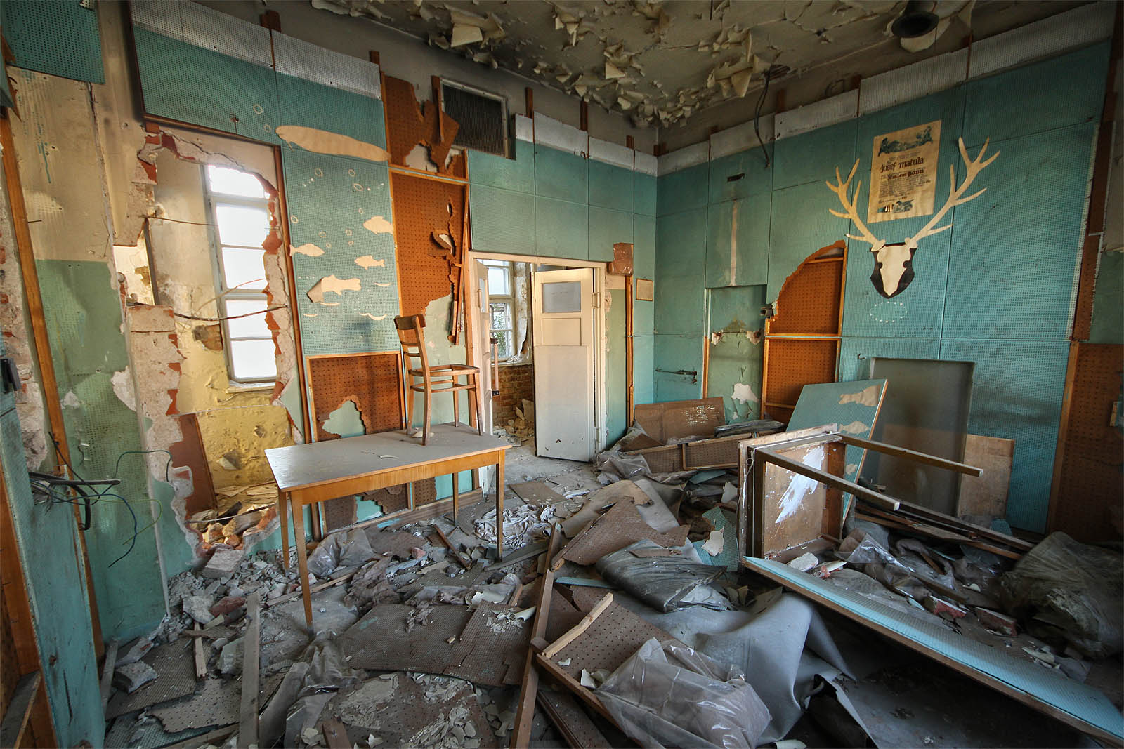 Znít by k tomu mohlo třeba myslivecké halali z loveckého salonku.