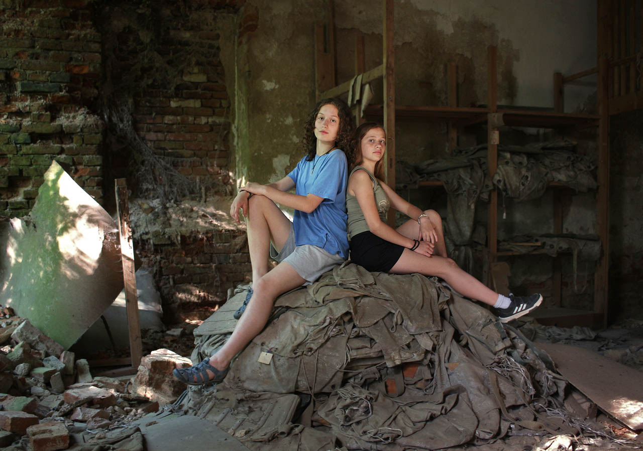 V přízemním sále hlavní budovy se odvážné školačky vyskytují nejčastěji. Zřejmě tu mají dostatek potravy a bezpečí i klid na odpočinek.