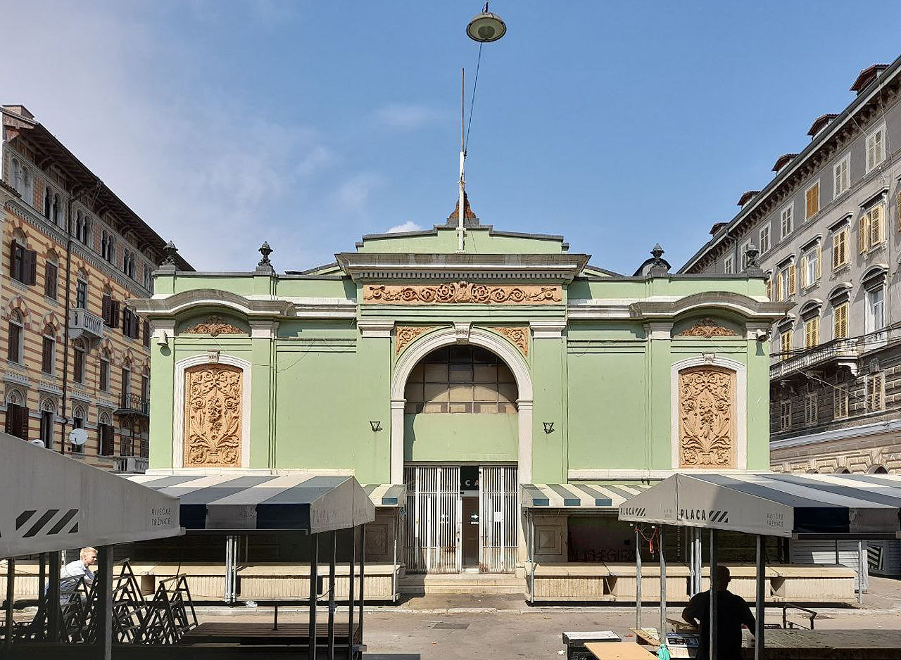 Na závěr nekolik fotek pro srovnání s o deset let staršími budovami tržnice v Rijece.