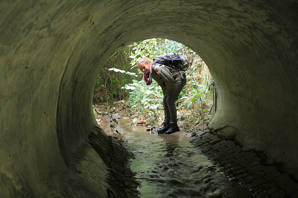 Radost z dosažení horního konce tunelu je nemalá. Teď jen zjistit, kde to vlastně jsme.