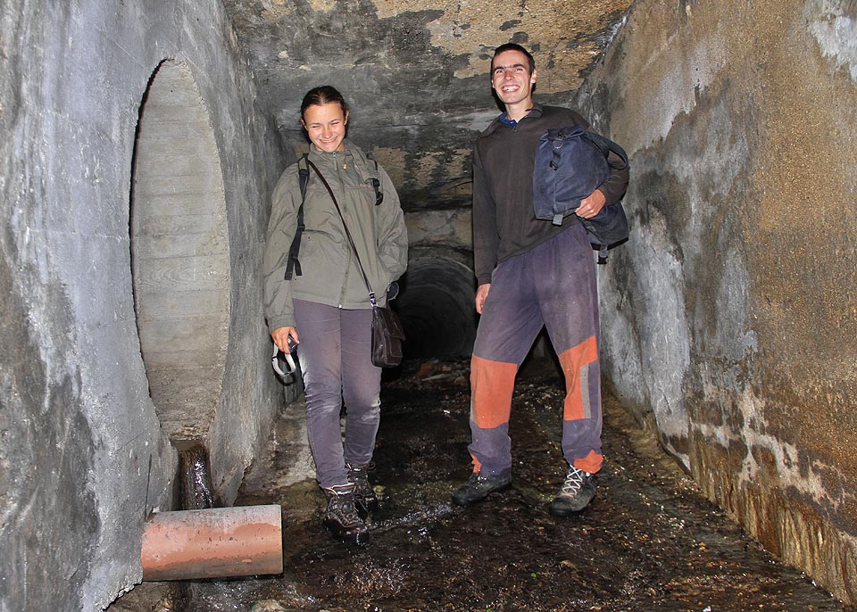 Radost z objevu podzemního labyrintu nezná mezí. Tři možnosti dalšího postupu nutně vyloudí úsměv na tváři každého průzkumníka.