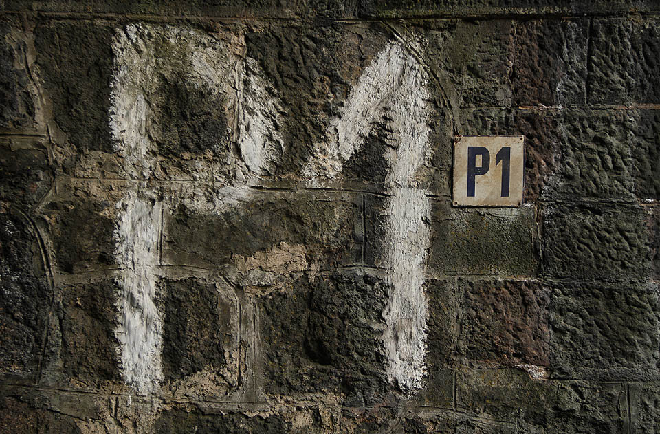 Tunel je rozdělený na číslované úseky označené písmenem P.