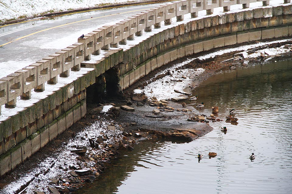 Při pohledu na výtok ze stoky by jen málokdo řekl, že právě na tomto soutoku byl založen historický Minsk.