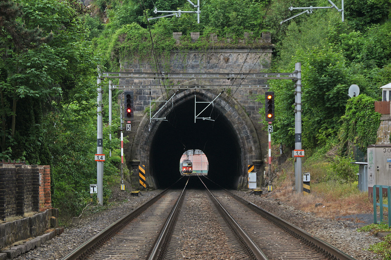 Tunel Ovčí stěna.