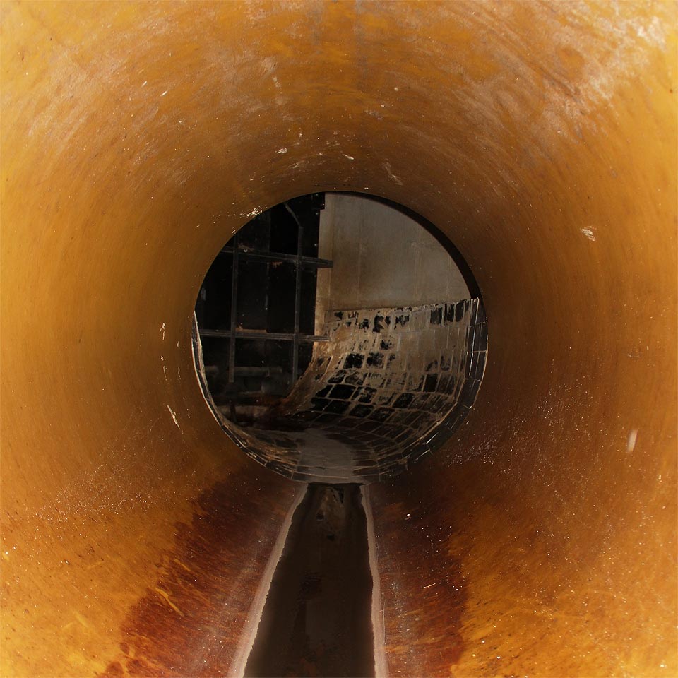 Zaústění odlehčovacích rour z kmenové stoky A. Zaústění odlehčovacích rour z kmenové stoky A.