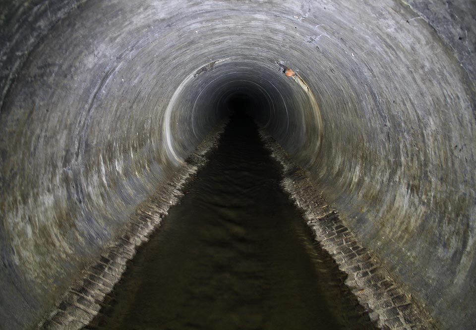 Dlouhý přímý úsek má sklon dostatečný k tomu, aby jím voda potoka Palavy proudila poměrně rychle. Dlouhý přímý úsek má sklon dostatečný k tomu, aby jím voda potoka Palavy proudila poměrně rychle.
