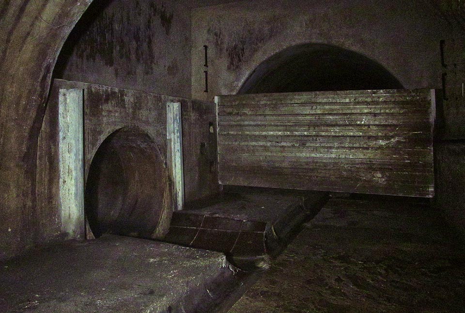 Celkový pohled na retardér a spojovací potrubí, které máš štole odlehčit při extrémním průtoku.