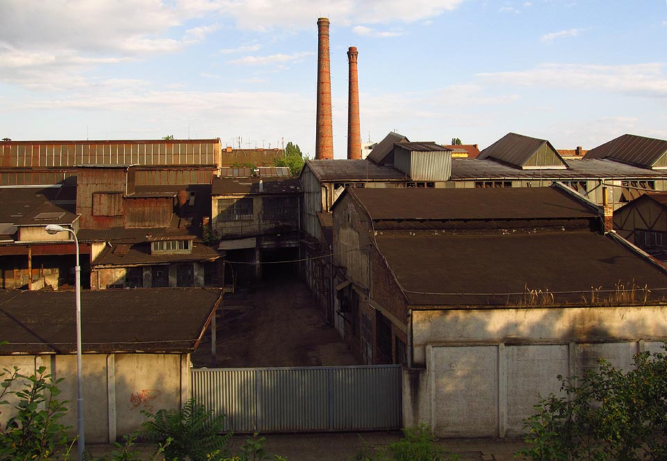 Zadní brána do ulice Široké není označena.