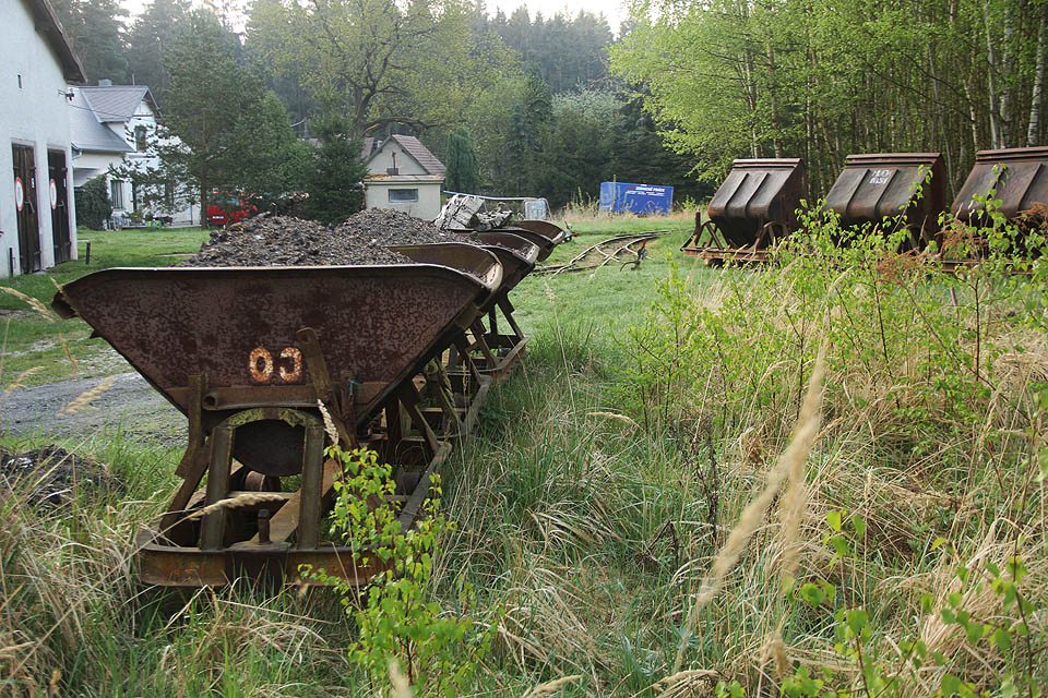 Vozy byly loženy zejména rašelinou a jílem z okolních ložisek.