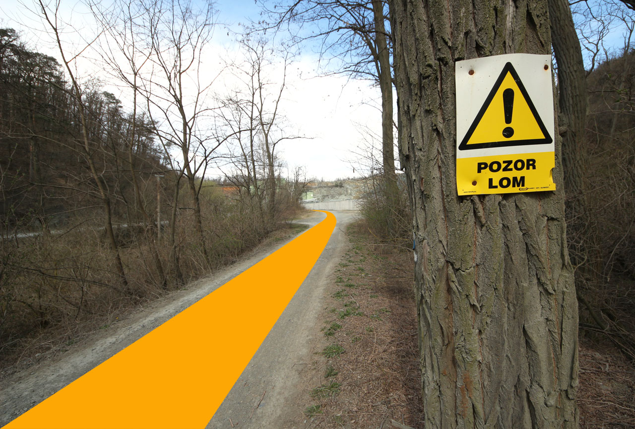 Dráha tu potřetí křížila Bobravu. Nikoli však v místě dnešního mostku pro pěší a cyklisty, ale pár desítek metrů nad ním proti proudu. Pozůstatky mostu ale na místě nejsou patrné.