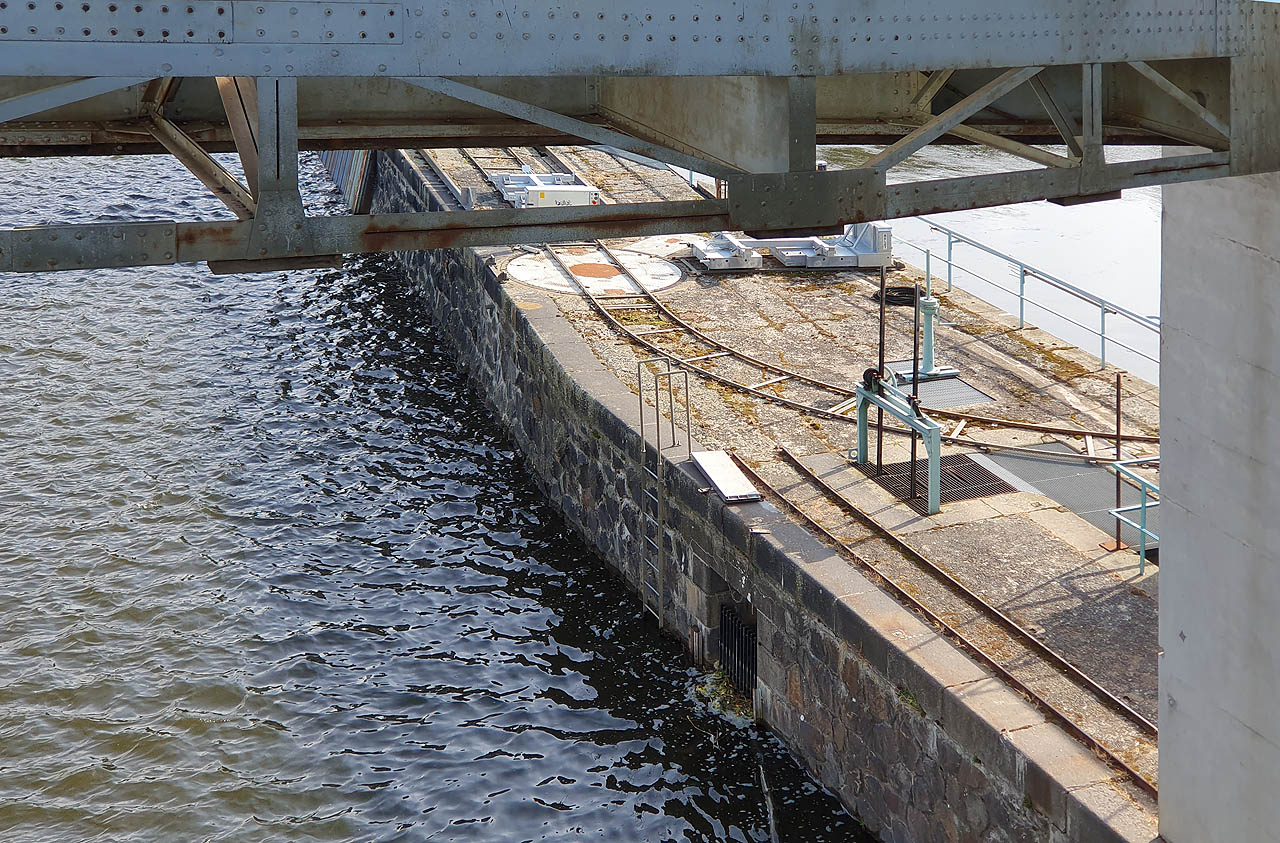 Úzkokolejka na zdymadle ve Střekově