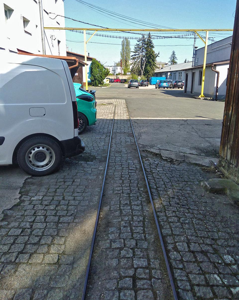 Délka koleje je asi 25 m a na jednom místě je přerušená základem již odstraněného příhradového sloupu.