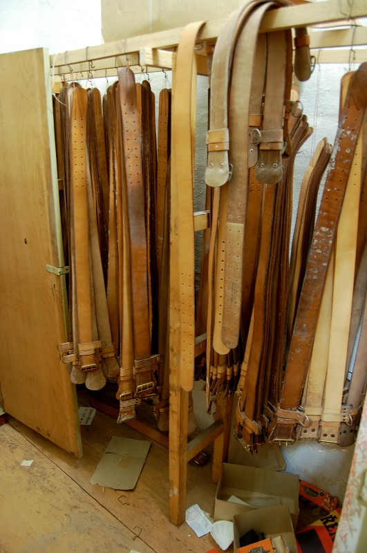 Řemeny z Řempa. Také těch by tu mělo být až 300 - pro všechny ukryté, kteří by se potřebovali opásat pořádným kusem kůže.