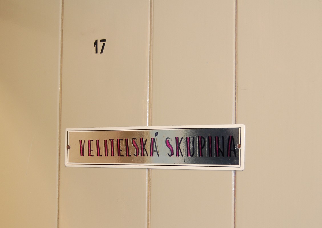 Přicházíme k nejdůležitější části krytu. Odsud by se v případě války a ohrožení velelo celému podzemnímu městu pod Adamovem.