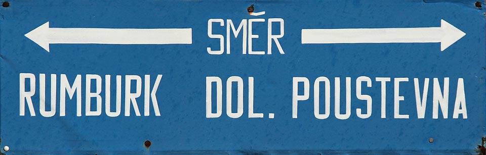 Zastávka leží na severnější ze dvou železničních stanic spojujících Rumburk s Dolní Poustevnou a německým městem Sebnitz. V jízdním řádu jde o trať č. 083.