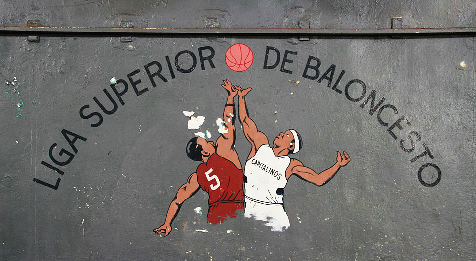 První košíková liga si na svůj návrat nejspíš ještě pár let počká.