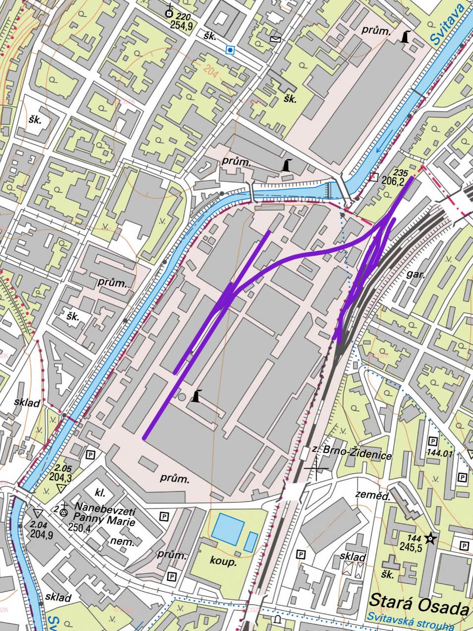 Vlečka prochází areálem Zbrojovky od severu až téměř k hlavní bráně.