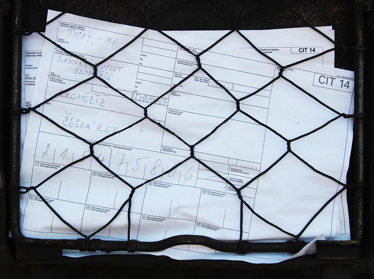 Až zase někdy uvidíte reklamu na české (moravské) pivo, z českého (moravského) sladu, vzpomeňte si na polepku vozu na vlečce kroměřížské sladovny. Stanice odeslání Tychy PKP a 65 % spotřeby sladu českých pivovarů pokrytých francouzskou společností Soufflet.