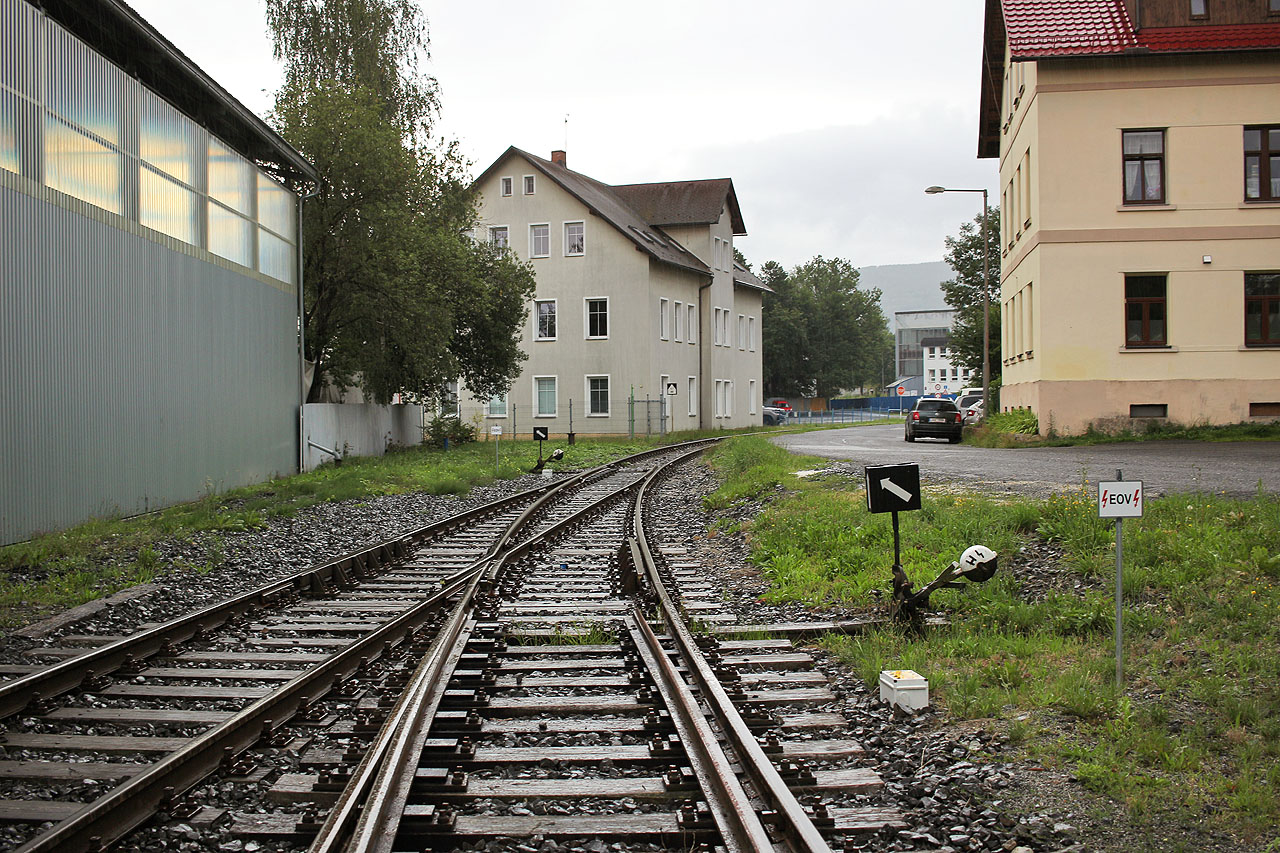 Konec samostatného kolejiště vlečky a pokračování vlečky směrem ke Kamenické ulici.
