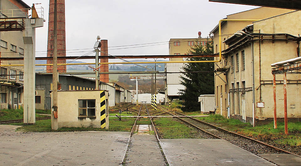 …v roce 2015 už končily před nově postavenou halou.