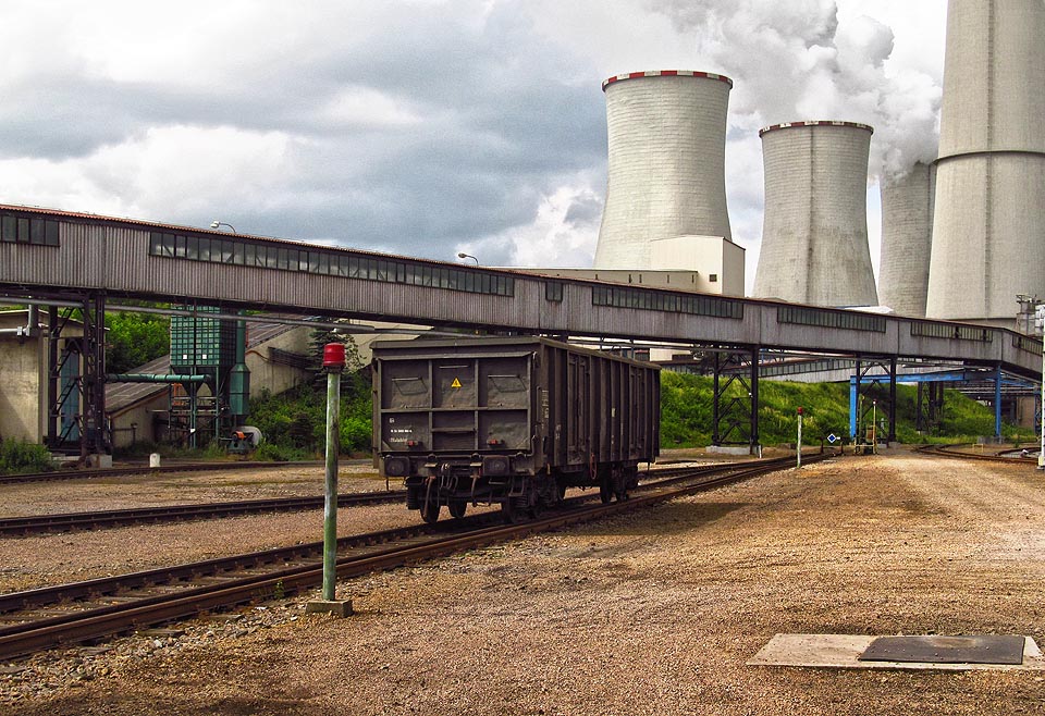 Vagóny se areálem projíždí úplně samy, jako by k tomu lidi vůbec npotřebovaly.
