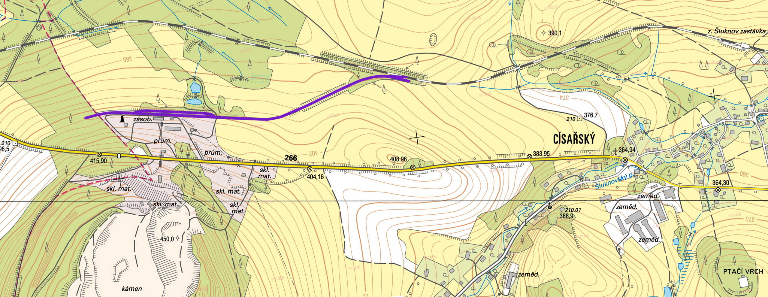 Vlečka se skoro celá nachází na katastru města Šluknova, jen svým nejzápadnějším cípem zasahuje do území města Velkého Šenova.